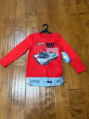 NWT Size Medium (8)Hot Wheels 'No Limits' Red Car Graphic Pajama set